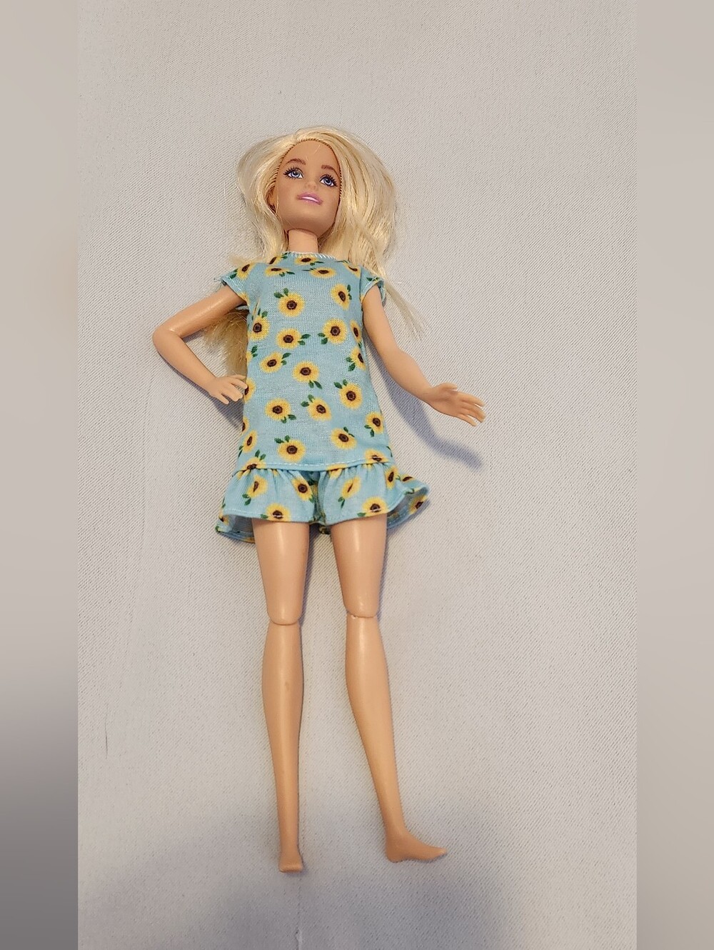 Blonde Hair BARBIE Doll MATTEL 2015 Body Sunflower Dress Moveable head arms legs